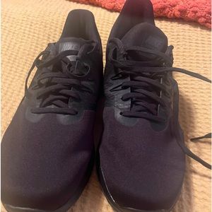 Nike women’s size 11 black shoes.